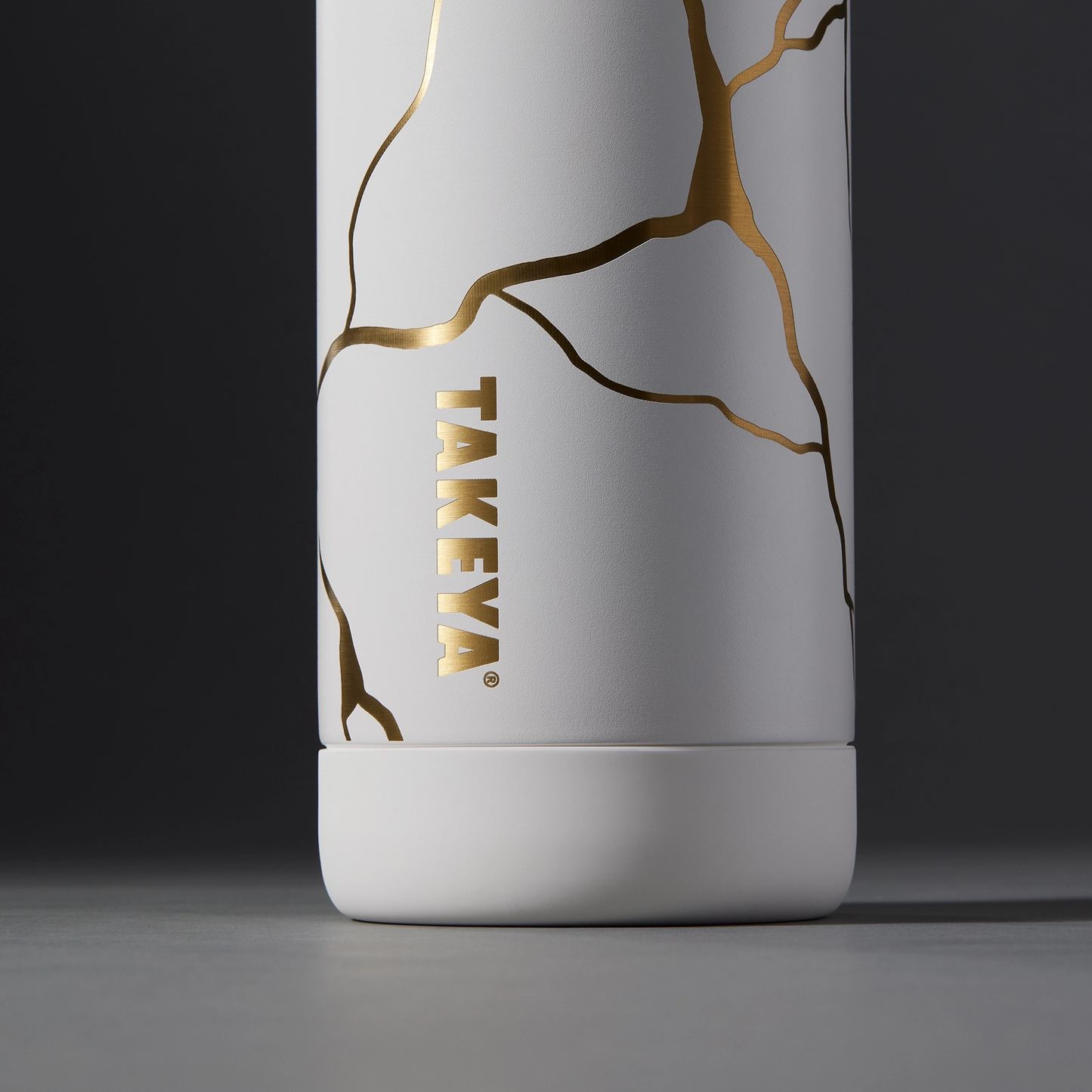 kintsugi-water-bottle-with-straw-lid-q6 51389-TK_HO25_Kintsugi_Takeya9236_Crop.png