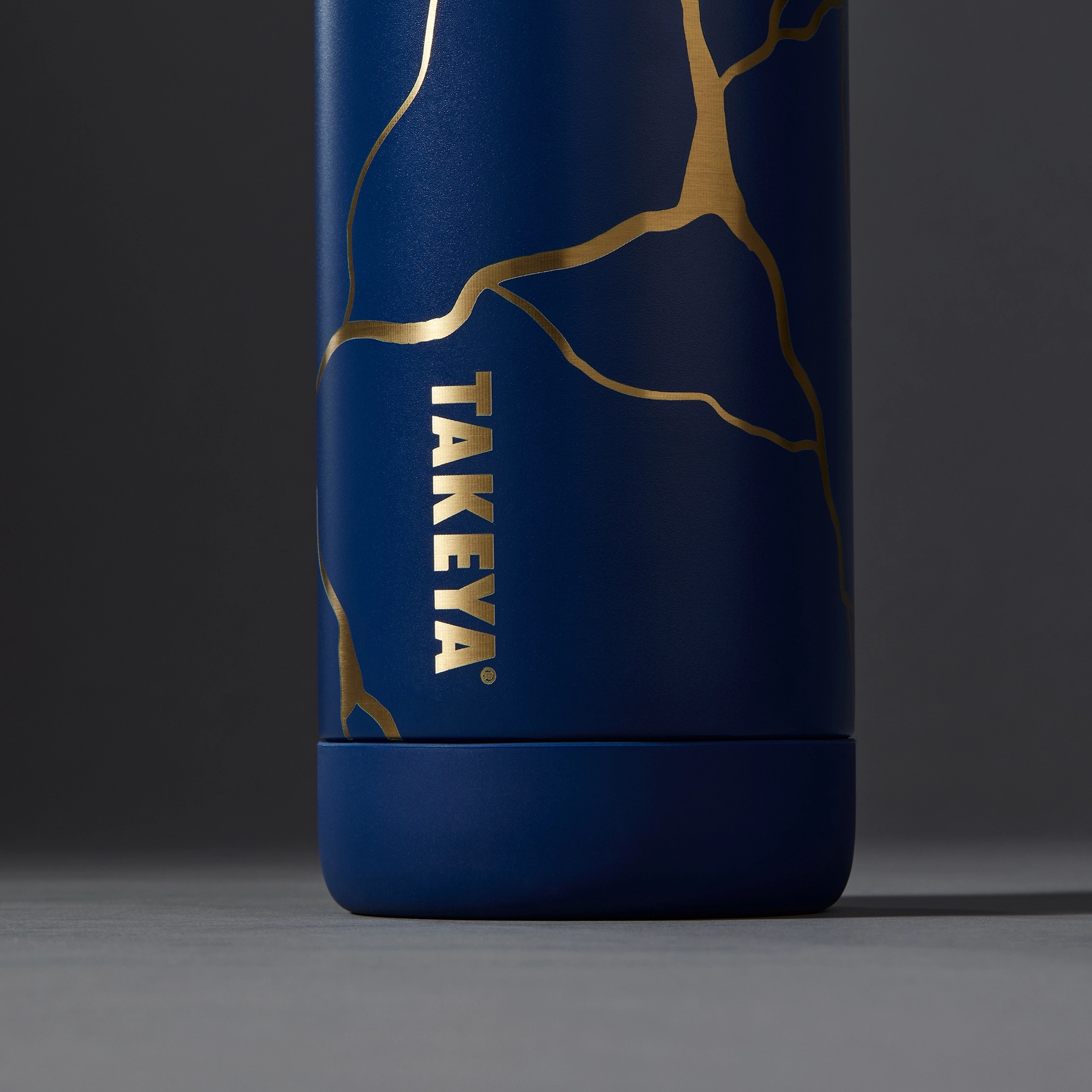kintsugi-water-bottle-with-spout-lid-z5 51390-TK_HO25_Kintsugi_Takeya9241_Crop.png