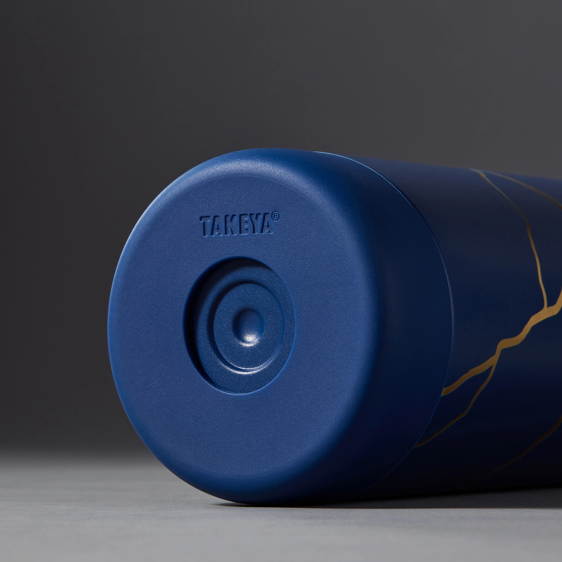 kintsugi-water-bottle-with-spout-lid-z5 51390-TK_HO25_Kintsugi_Takeya9249.png